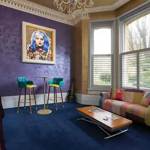 Apartment Vibrant Bohemian Seafront Flat