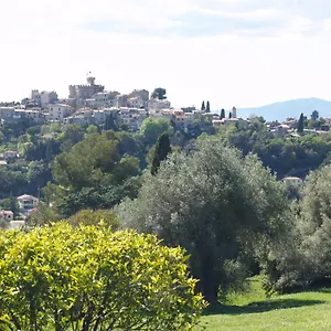 https://les-terrasses-du-soleil.fr-provencehotel.com
